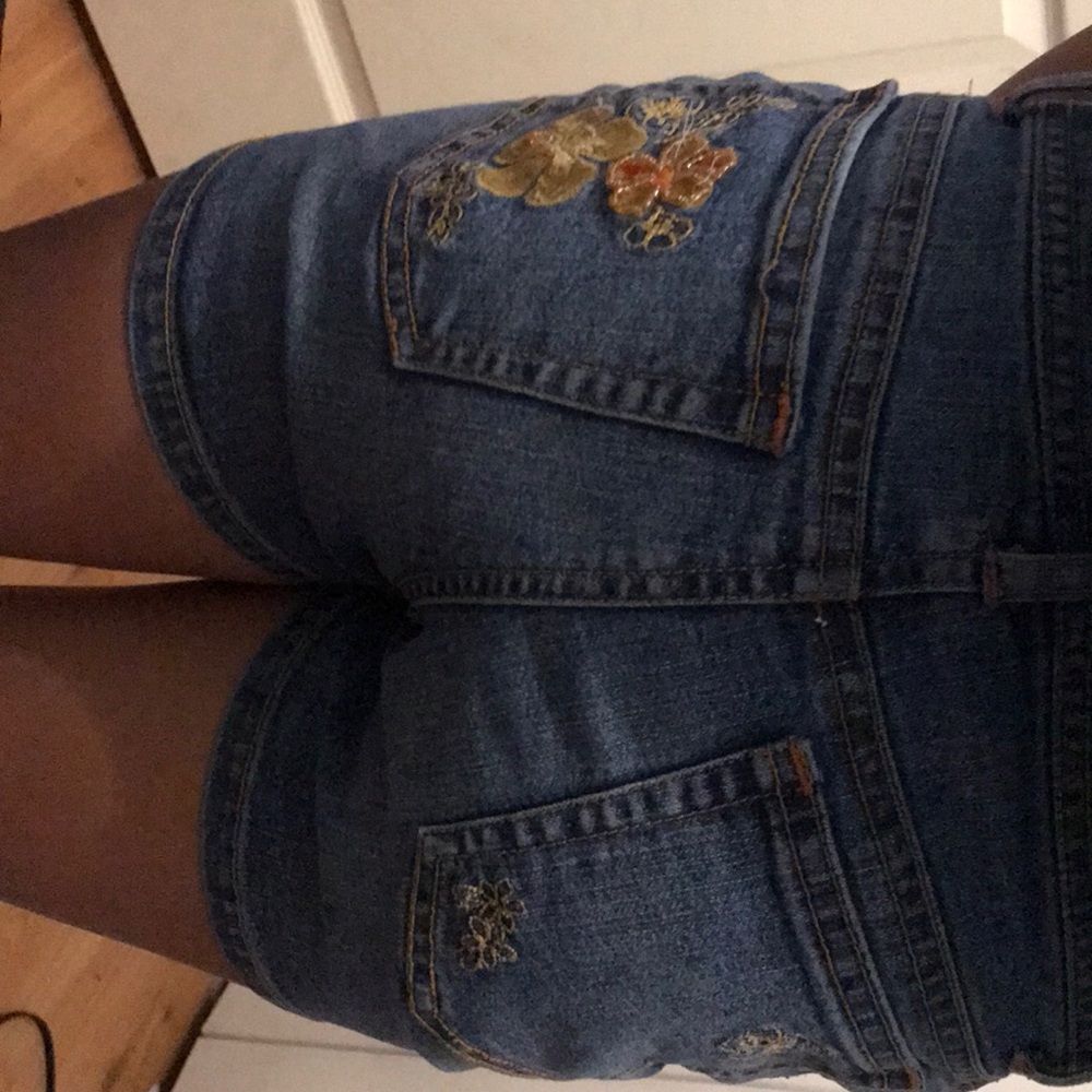 Shorts - Picture 3 of 4